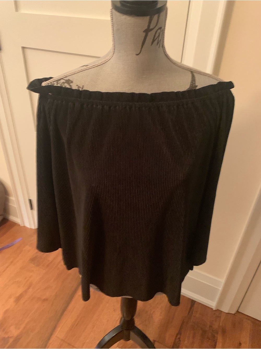 FINN & GRACE Off-Shoulder Black Ribbed Women's Blouse